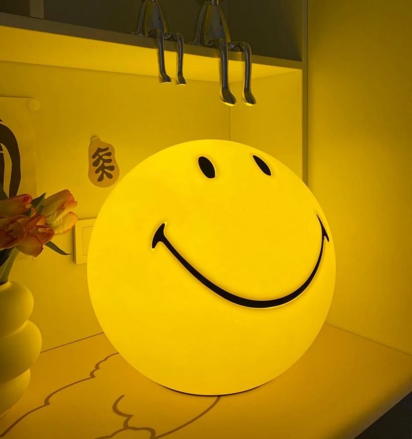 Smiling Table Lamp - Yiarolight
