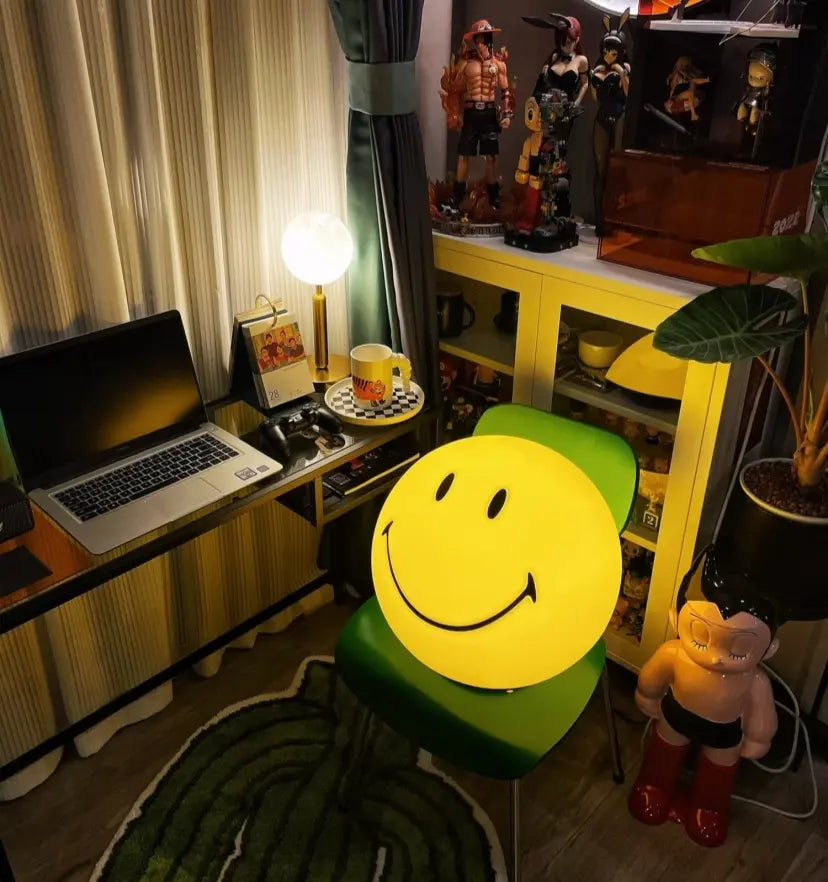 Smiling Table Lamp - Yiarolight