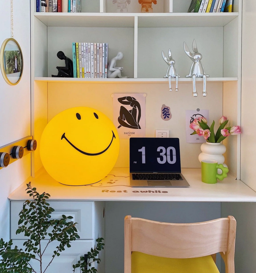 Smiling Table Lamp - Yiarolight