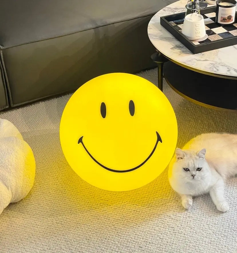 Smiling Table Lamp - Yiarolight
