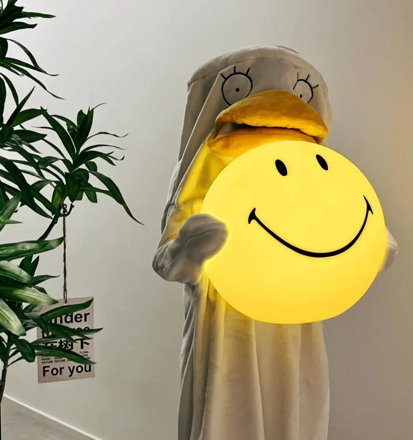 Smiling Table Lamp - Yiarolight