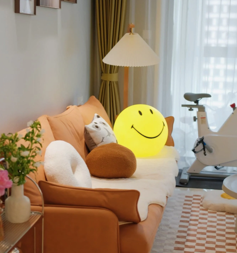 Smiling Table Lamp - Yiarolight