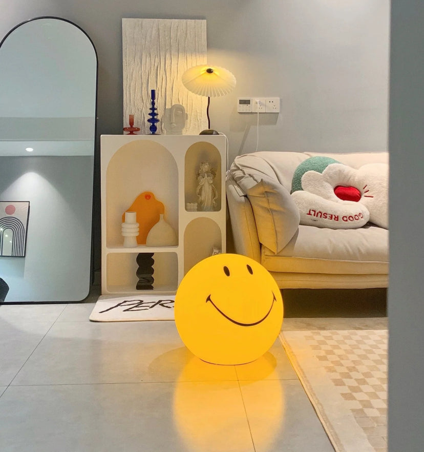 Smiling Table Lamp - Yiarolight