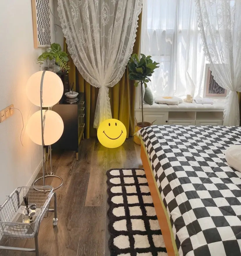 Smiling Table Lamp - Yiarolight