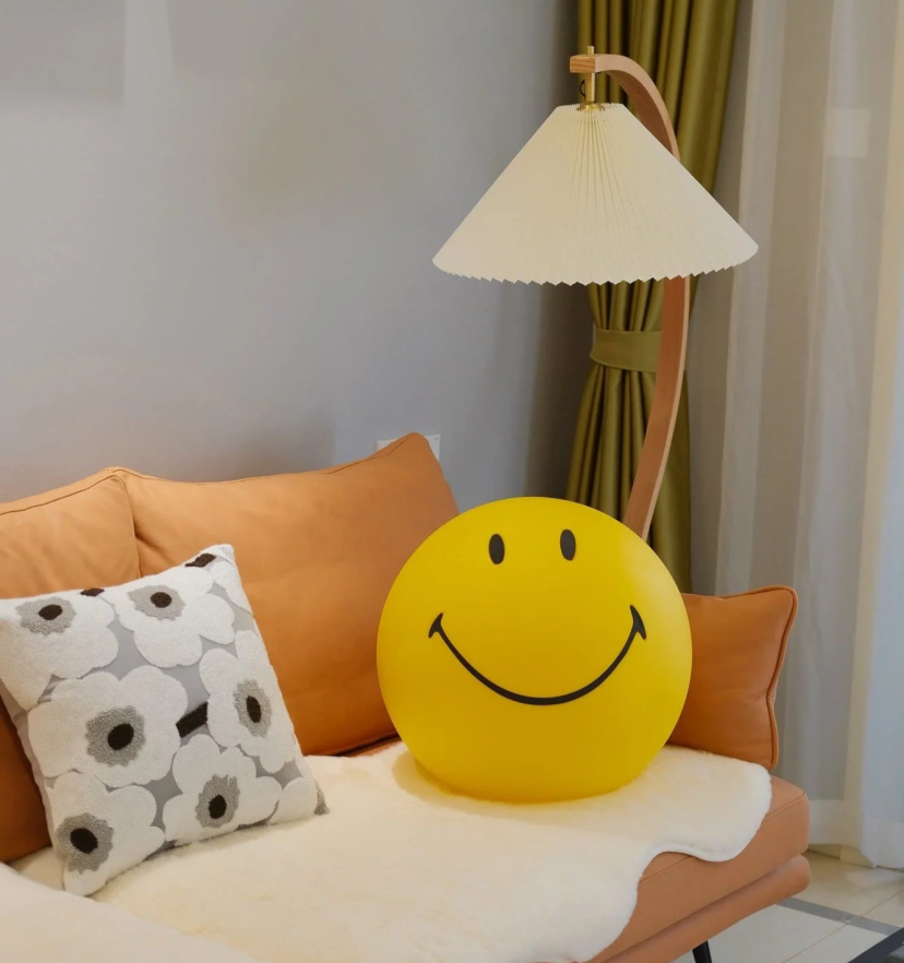 Smiling Table Lamp - Yiarolight