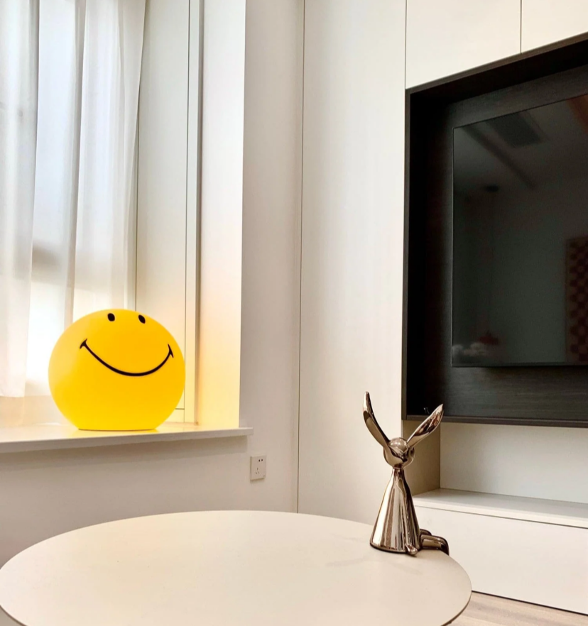 Smiling Table Lamp - Yiarolight