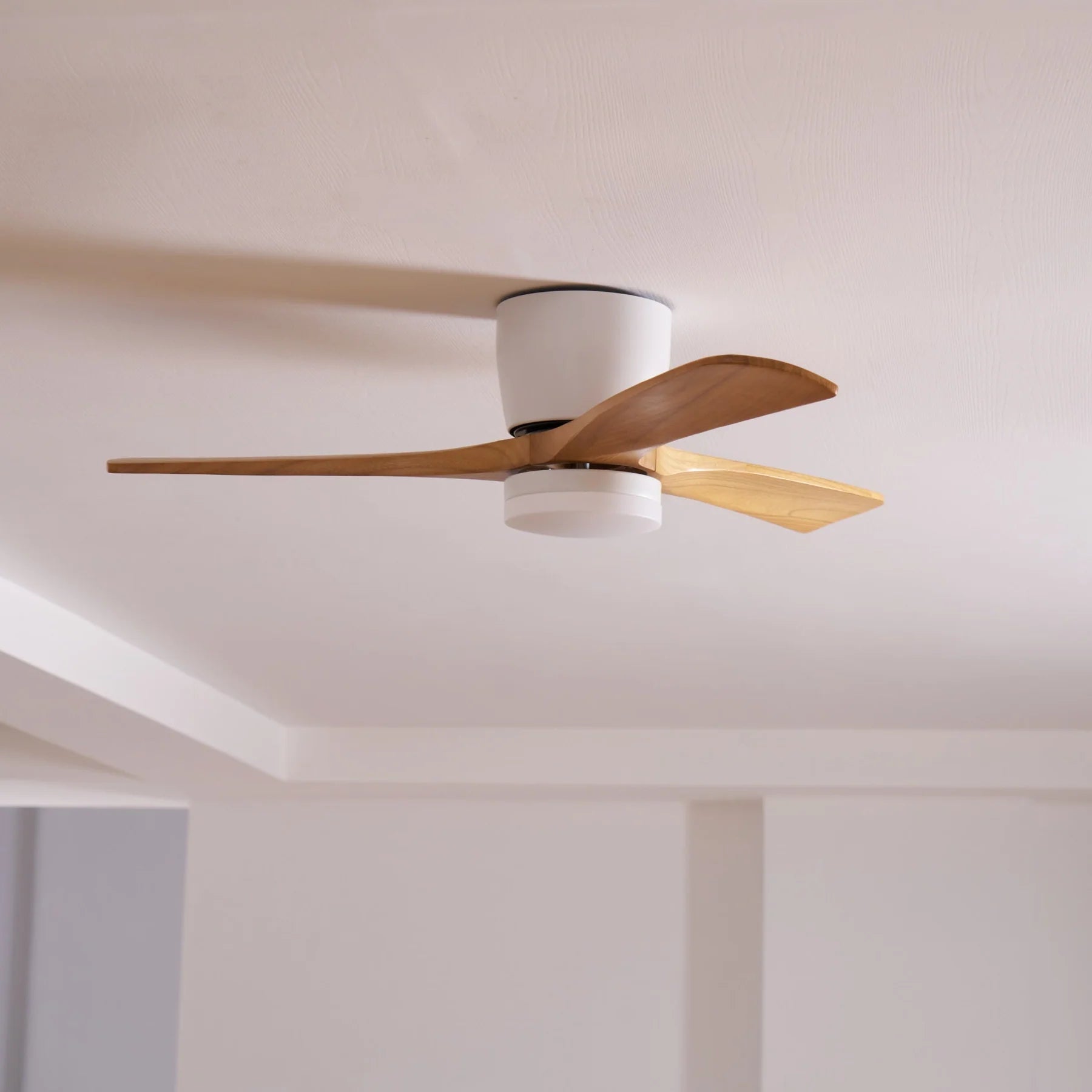 Nordic Wooden 42"/48"/52" Ceiling Fan Light - Yiarolight