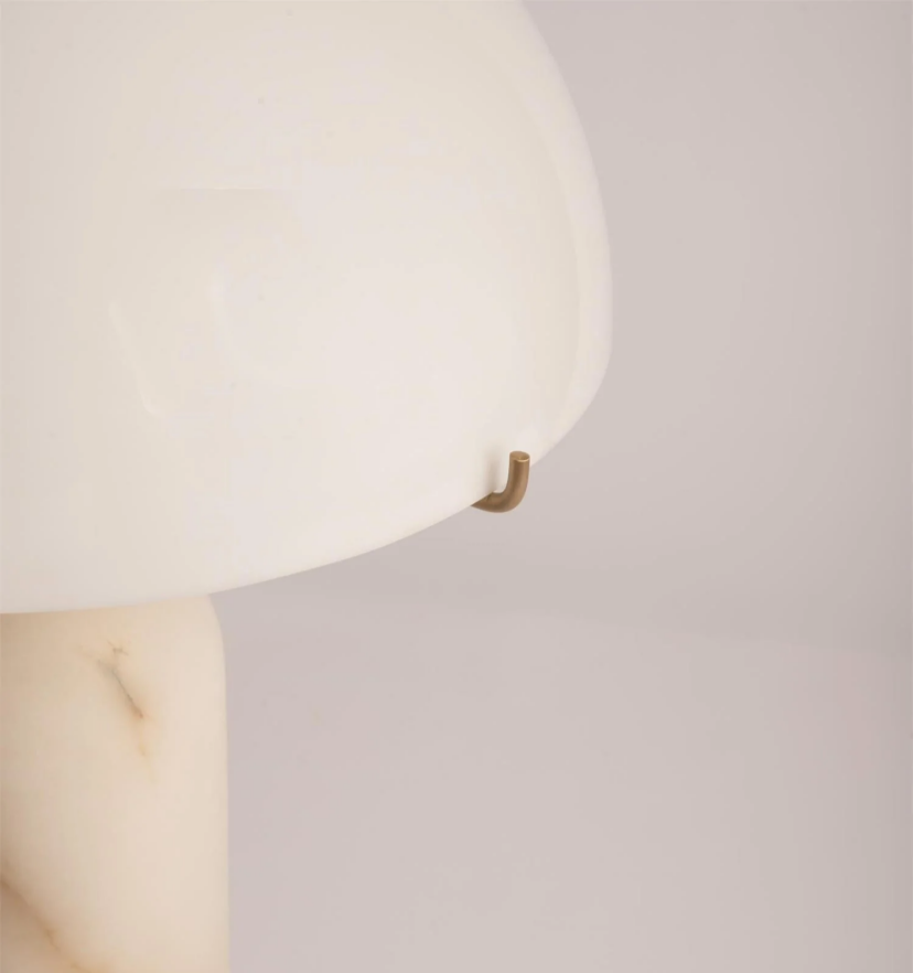 Peono Alabaster Table Lamp - Yiarolight