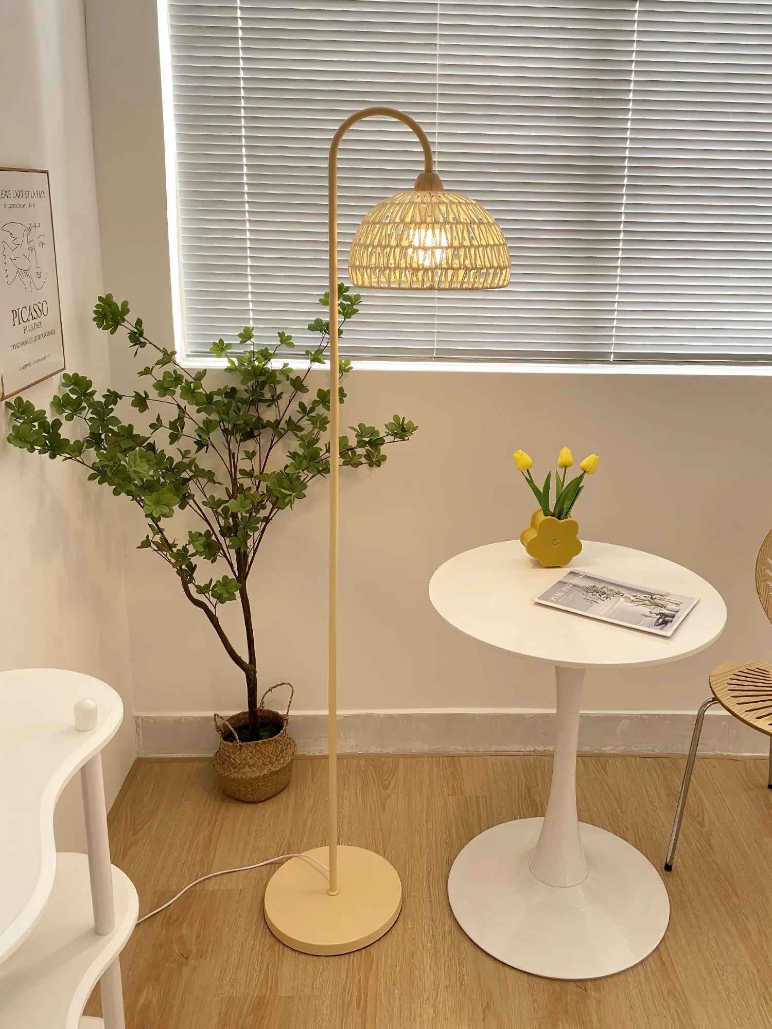 Rattan Arch Floor Lamp - Yiarolight