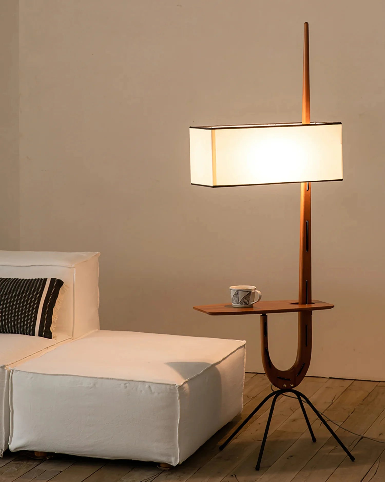 Rispal Giraffe Floor Lamp - Yiarolight