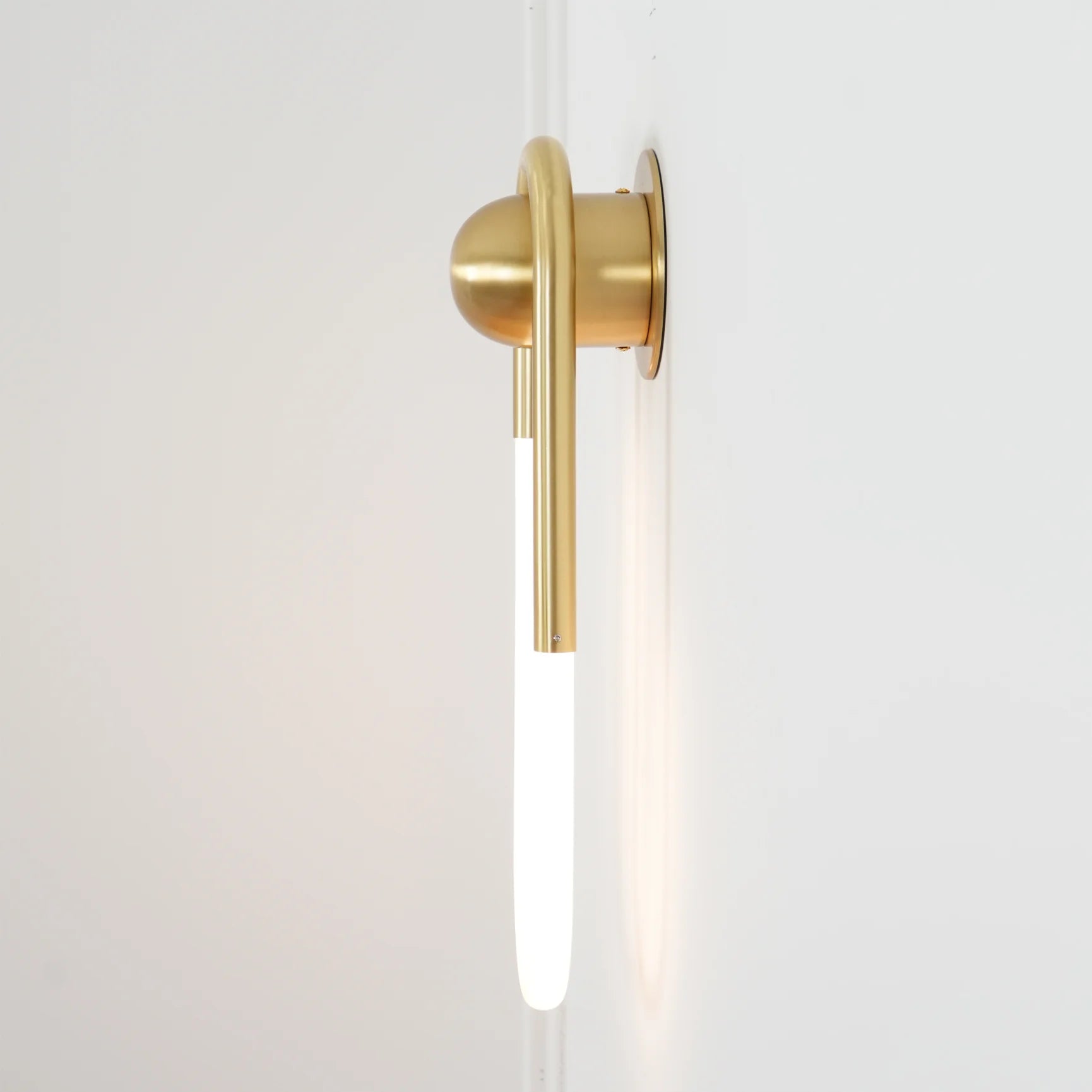 Rudi Loop Wall Lamp - Yiarolight