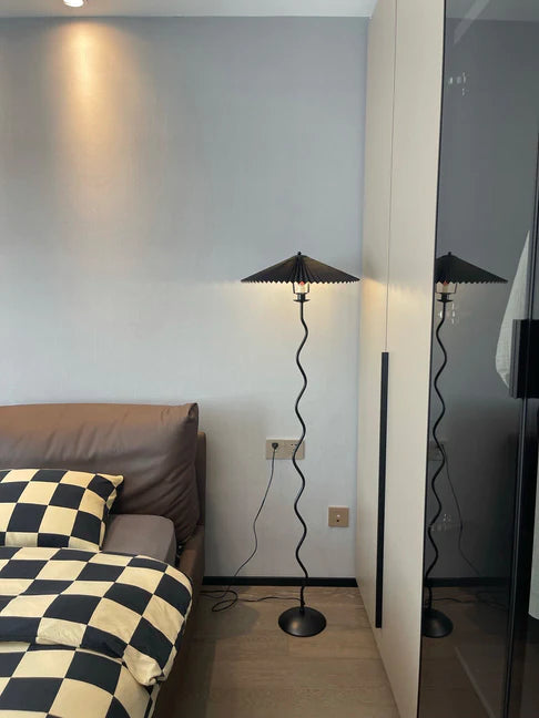 Squiggle Floor Lamp - Yiarolight