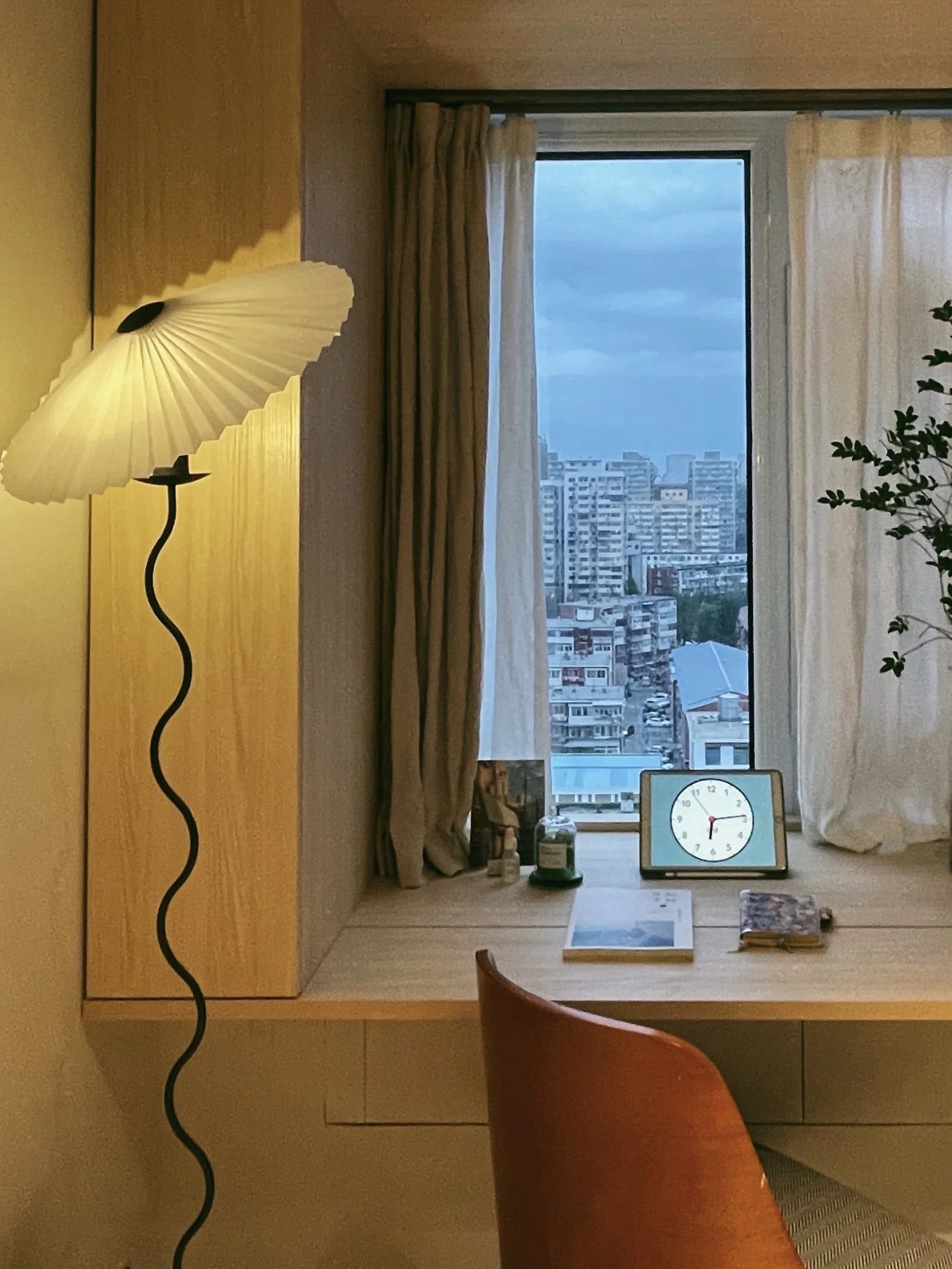 Squiggle Floor Lamp - Yiarolight