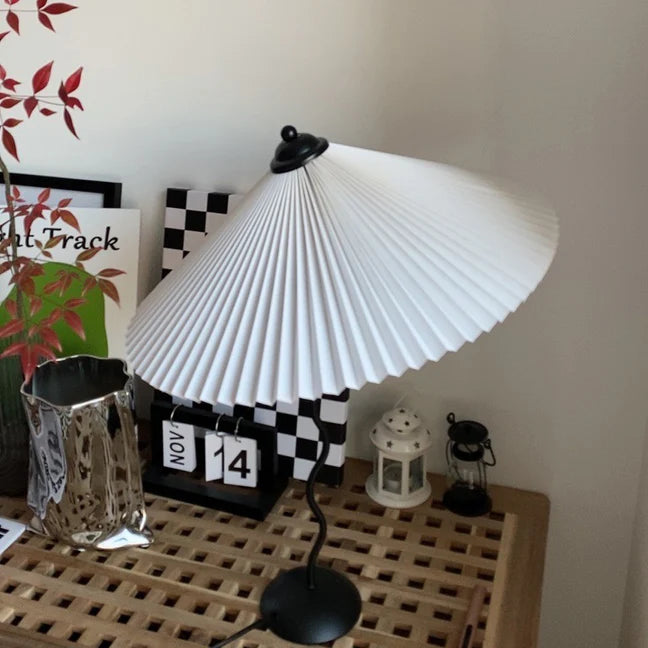 Squiggle Table Lamp - Yiarolight