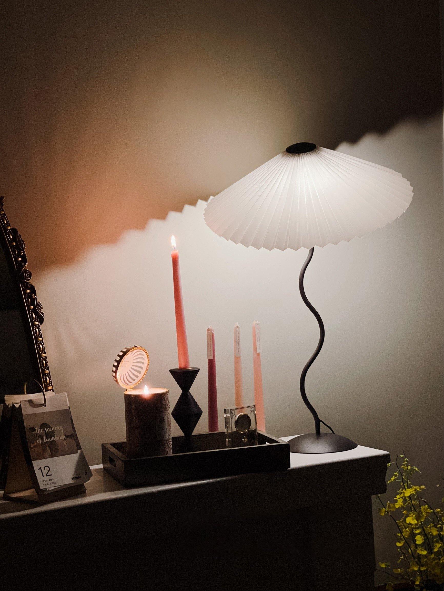 Squiggle Table Lamp - Yiarolight
