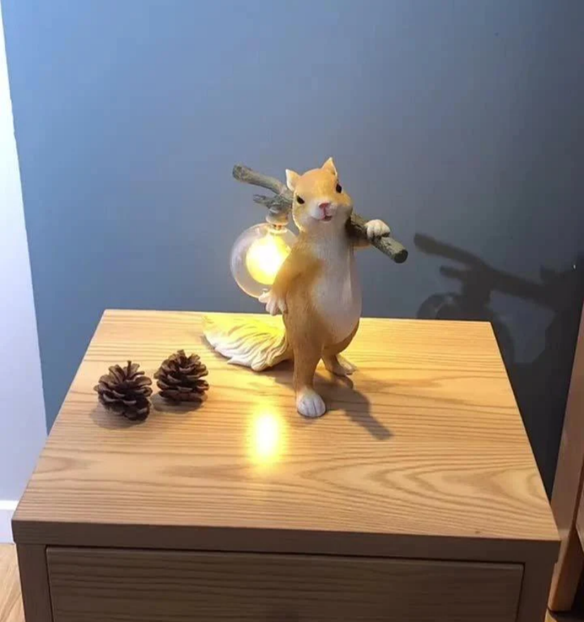 Squirrel Table Lamp - Yiarolight