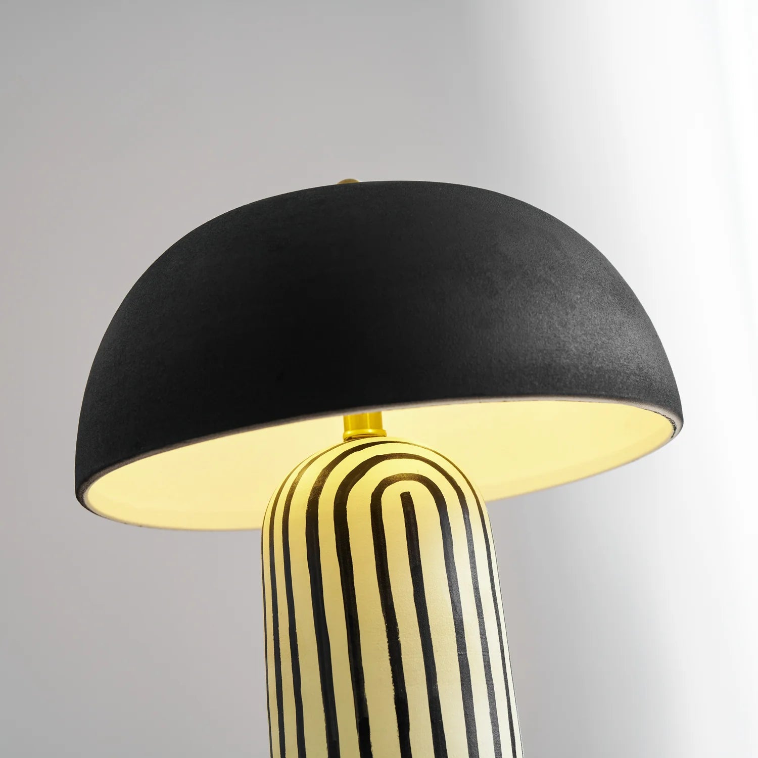 Stria Table Lamp - Yiarolight