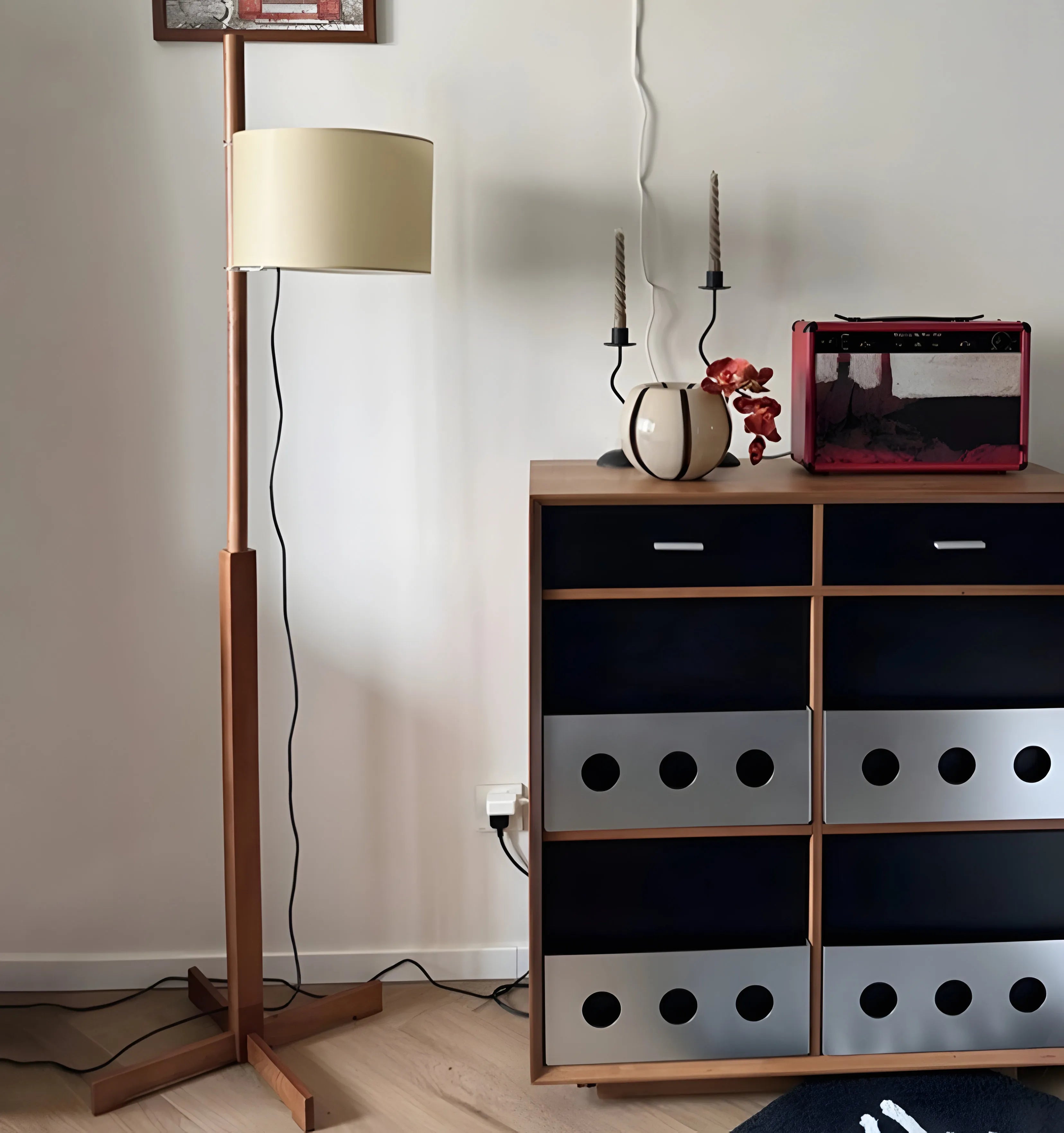 Svelte Silhouette Floor Lamp - Yiarolight