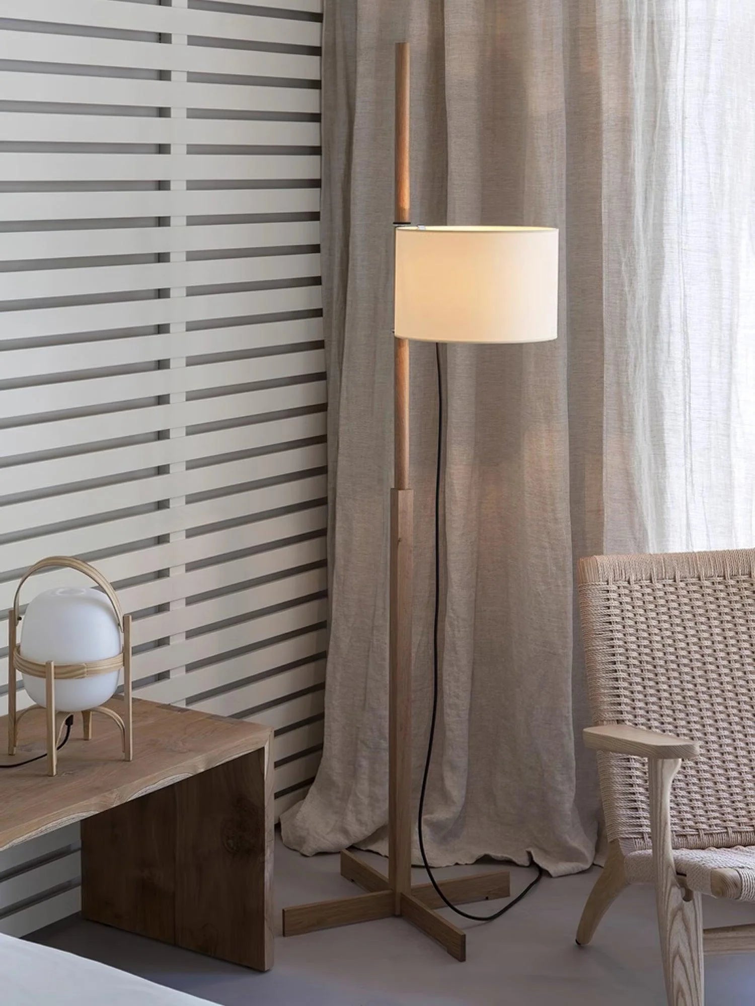 Svelte Silhouette Floor Lamp - Yiarolight