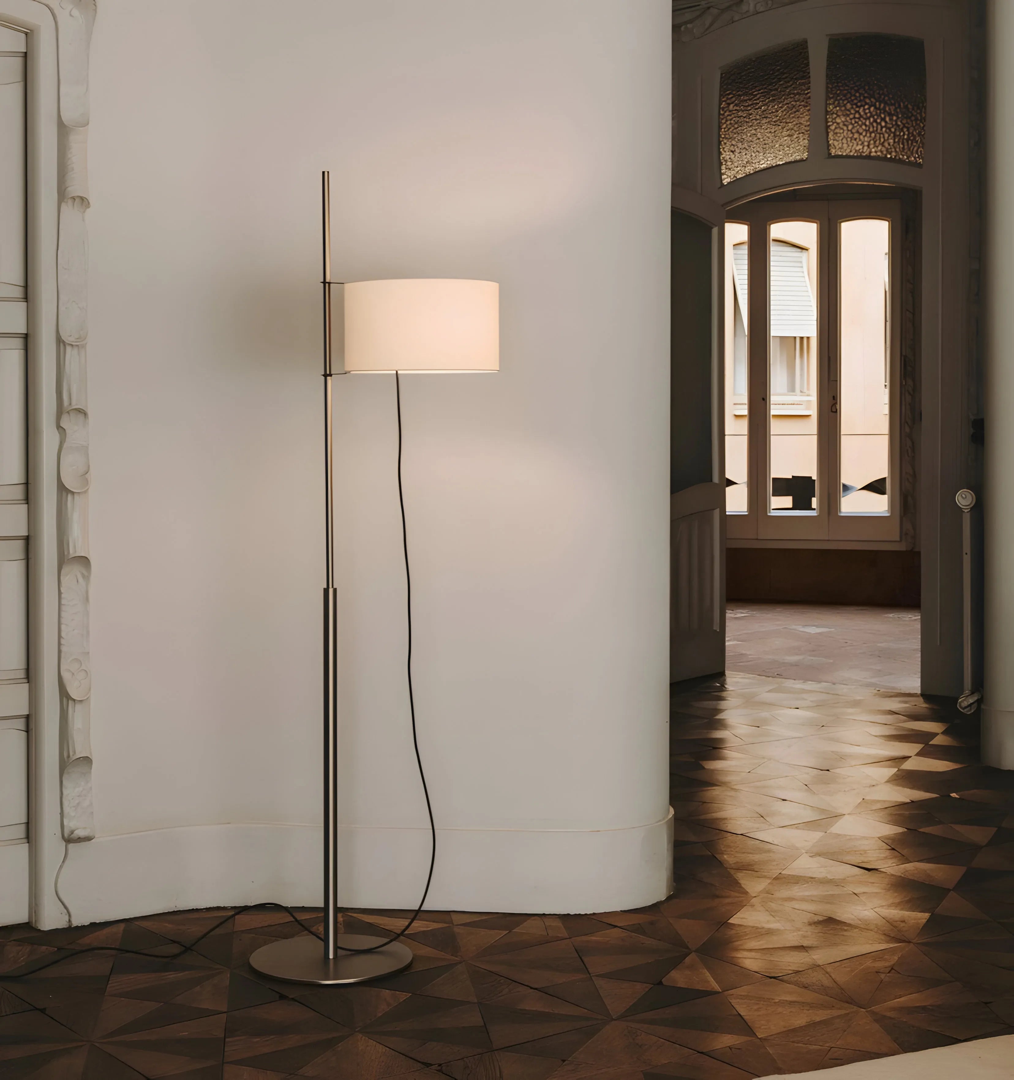 Svelte Silhouette Floor Lamp - Yiarolight