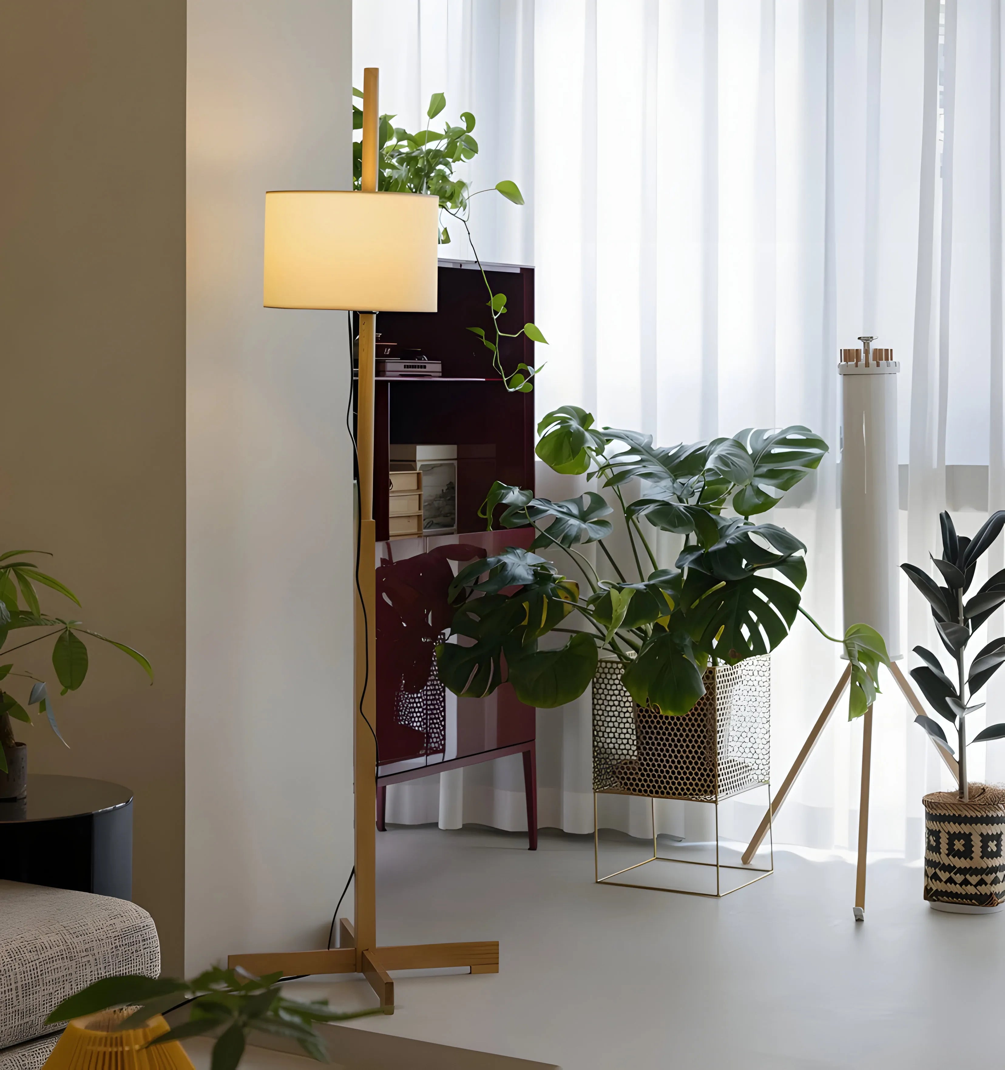 Svelte Silhouette Floor Lamp - Yiarolight