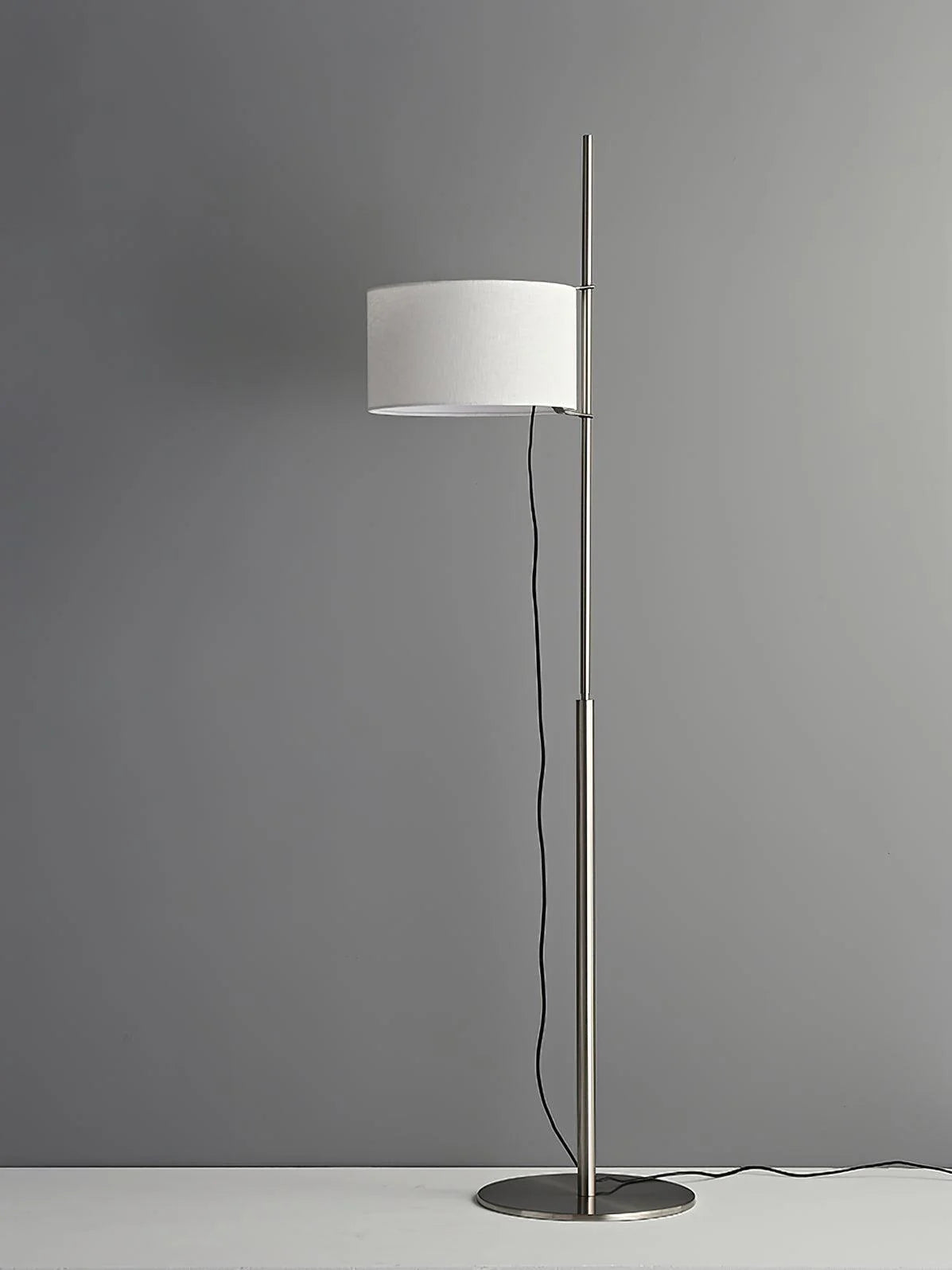 Svelte Silhouette Floor Lamp - Yiarolight