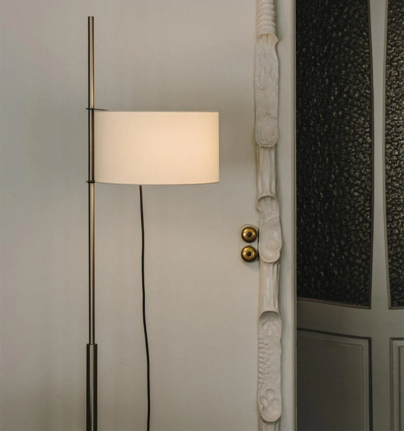 Svelte Silhouette Floor Lamp - Yiarolight