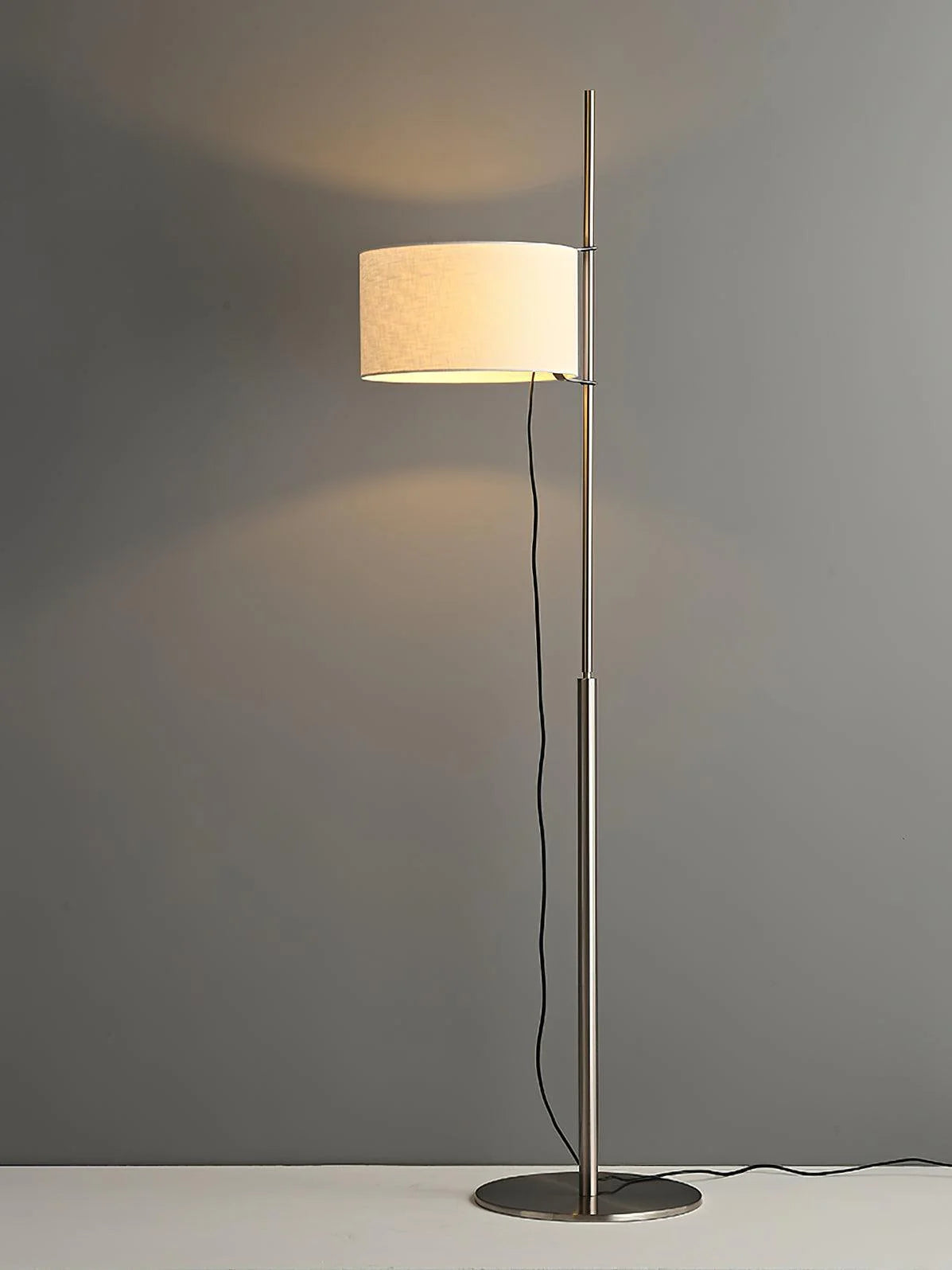 Svelte Silhouette Floor Lamp - Yiarolight