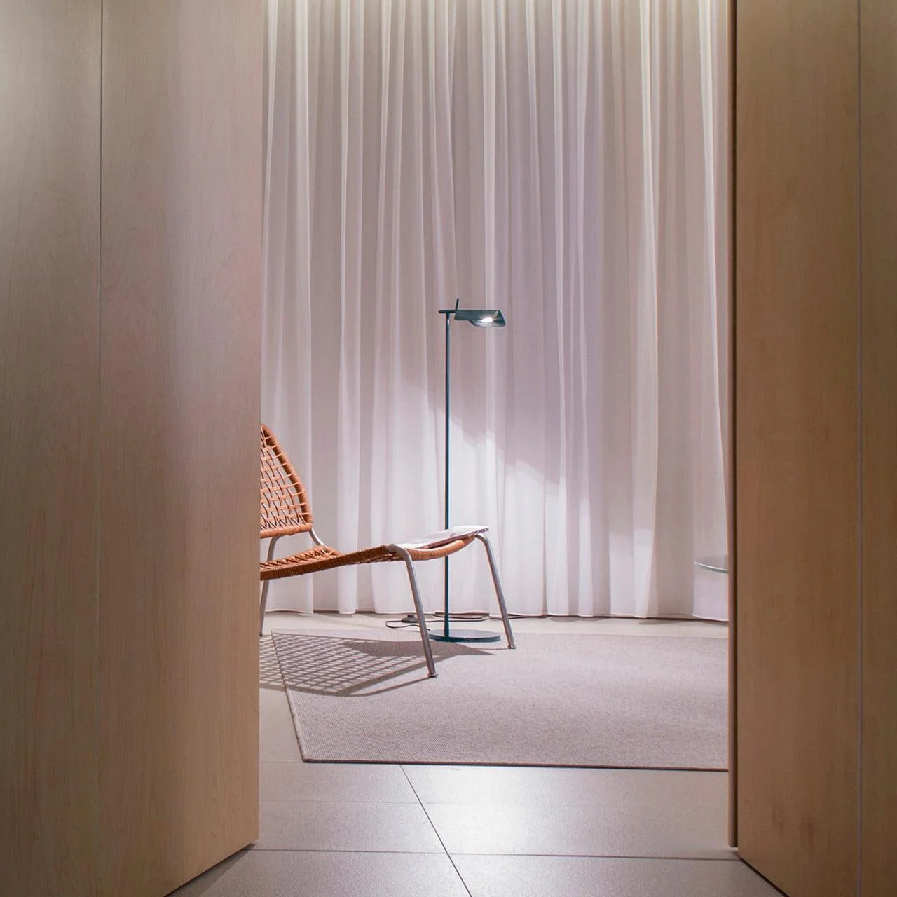 Pivot Ease Floor Lamp - Yiarolight