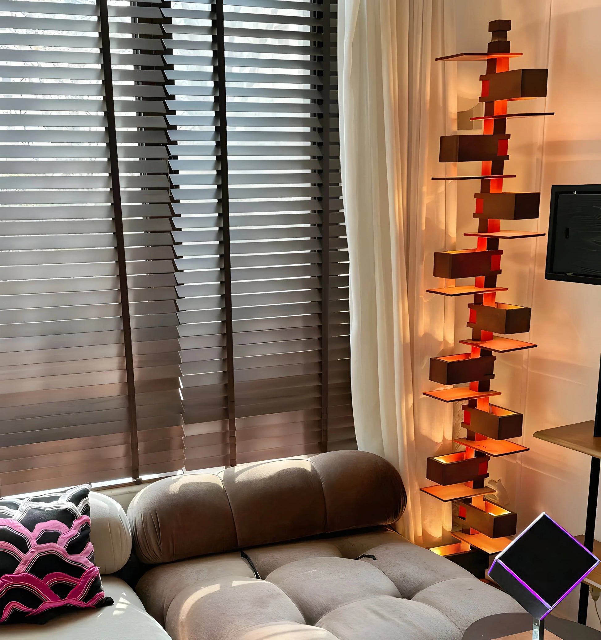Taliesin Floor Lamp - Yiarolight
