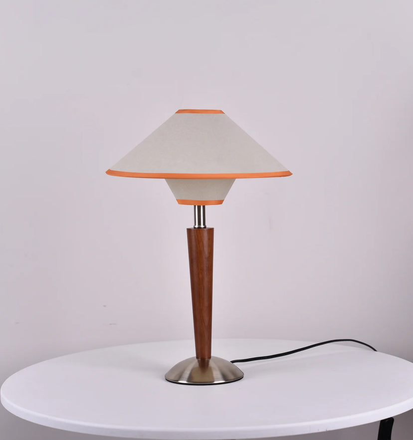 Talonwood Table Lamp - Yiarolight