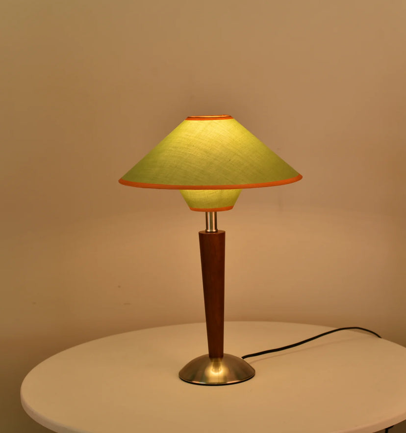 Talonwood Table Lamp - Yiarolight