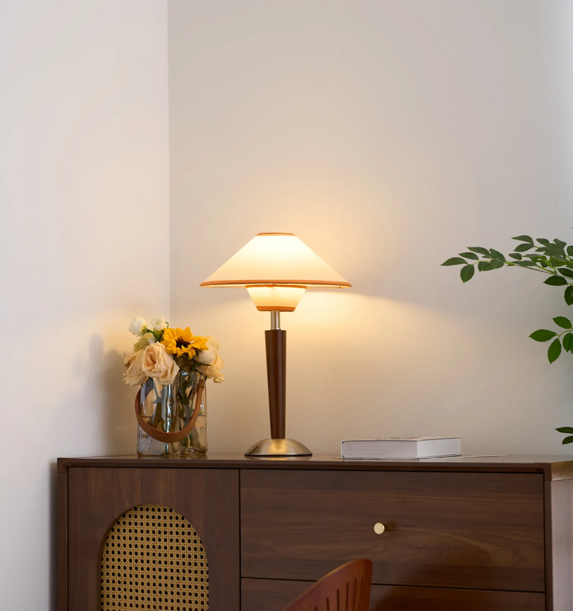 Talonwood Table Lamp - Yiarolight