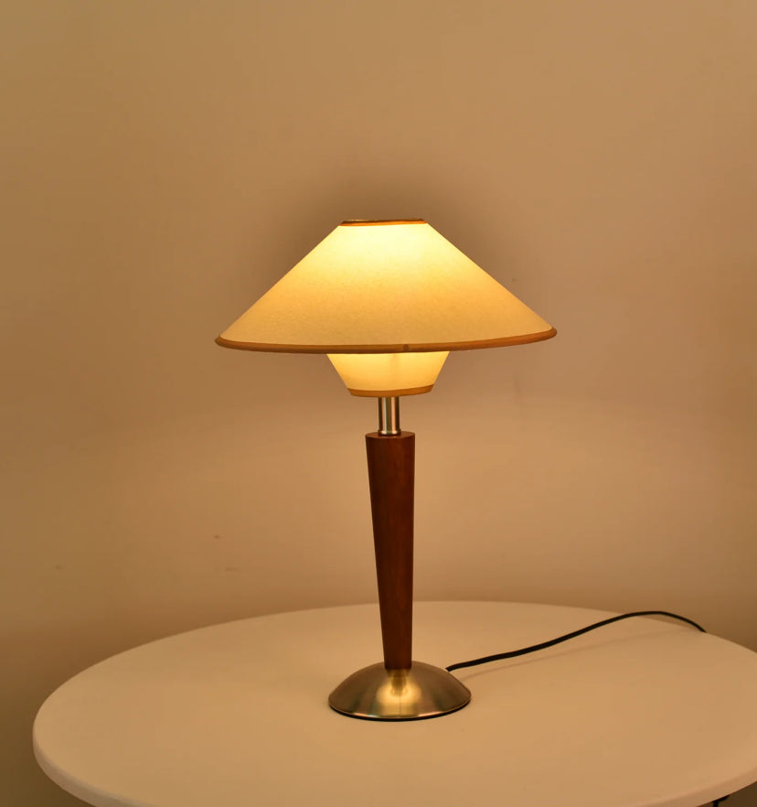 Talonwood Table Lamp - Yiarolight