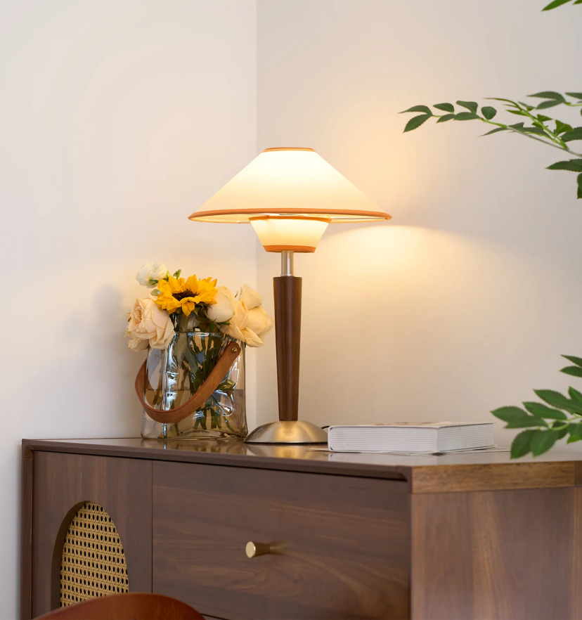 Talonwood Table Lamp - Yiarolight