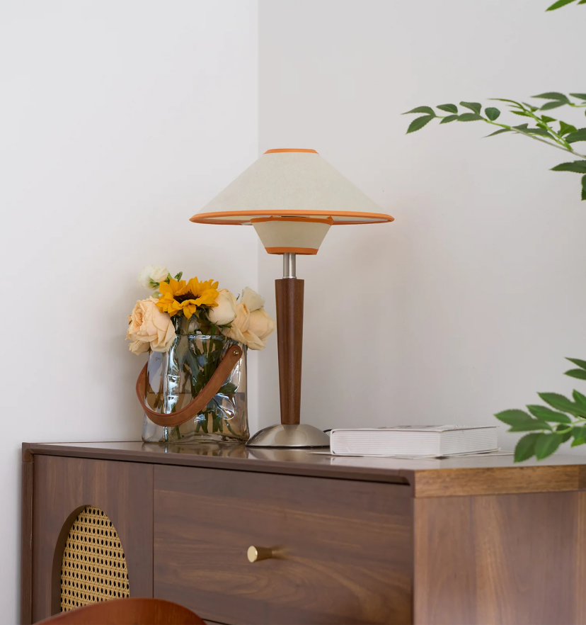 Talonwood Table Lamp - Yiarolight