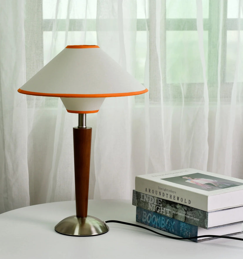 Talonwood Table Lamp - Yiarolight