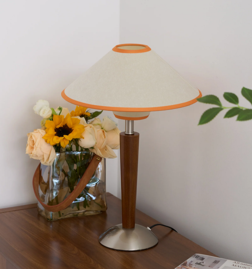 Talonwood Table Lamp - Yiarolight