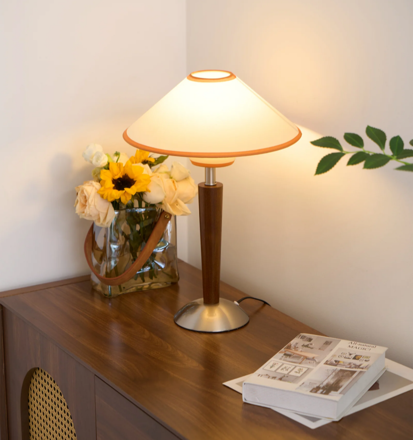 Talonwood Table Lamp - Yiarolight