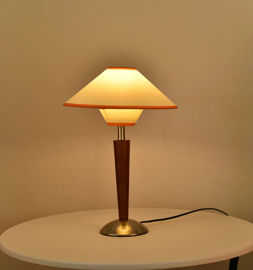 Talonwood Table Lamp - Yiarolight