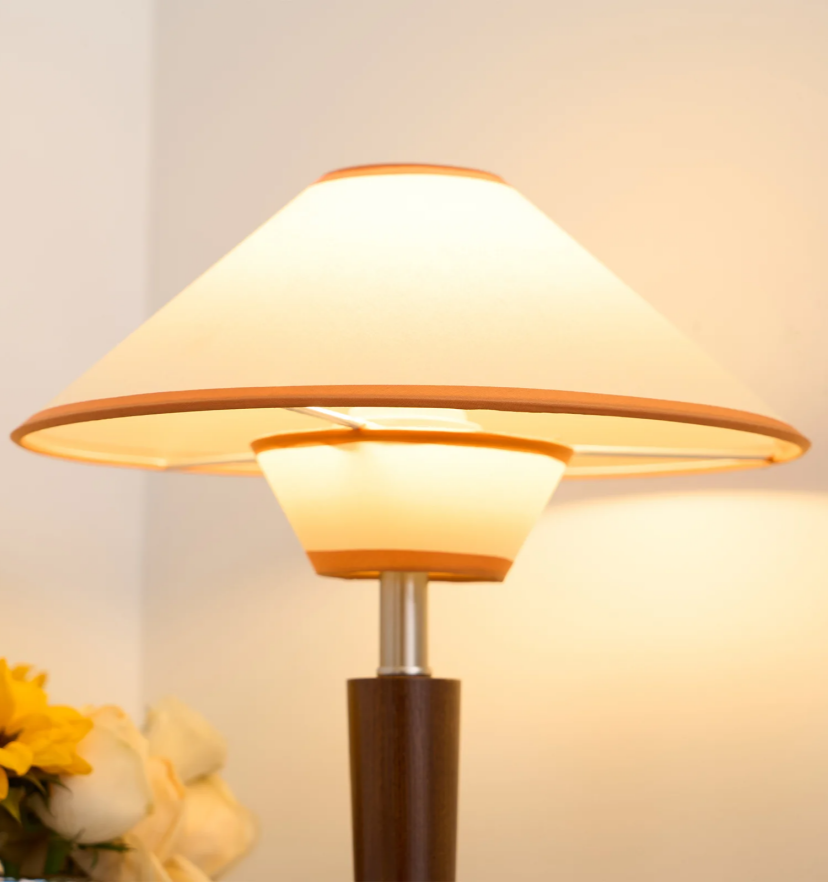 Talonwood Table Lamp - Yiarolight