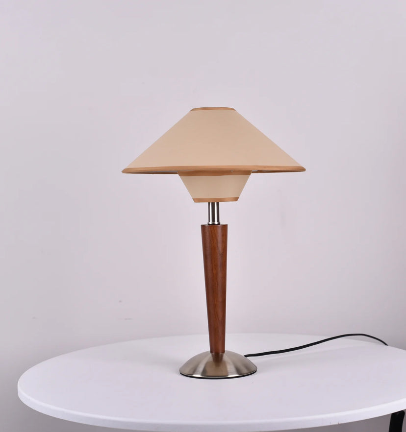 Talonwood Table Lamp - Yiarolight