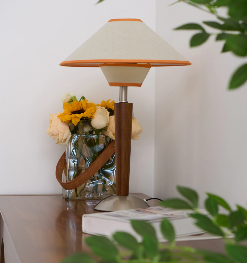Talonwood Table Lamp - Yiarolight