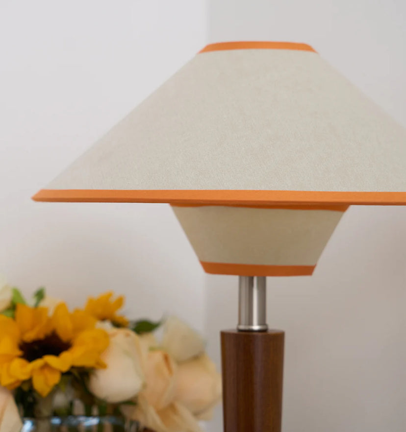 Talonwood Table Lamp - Yiarolight