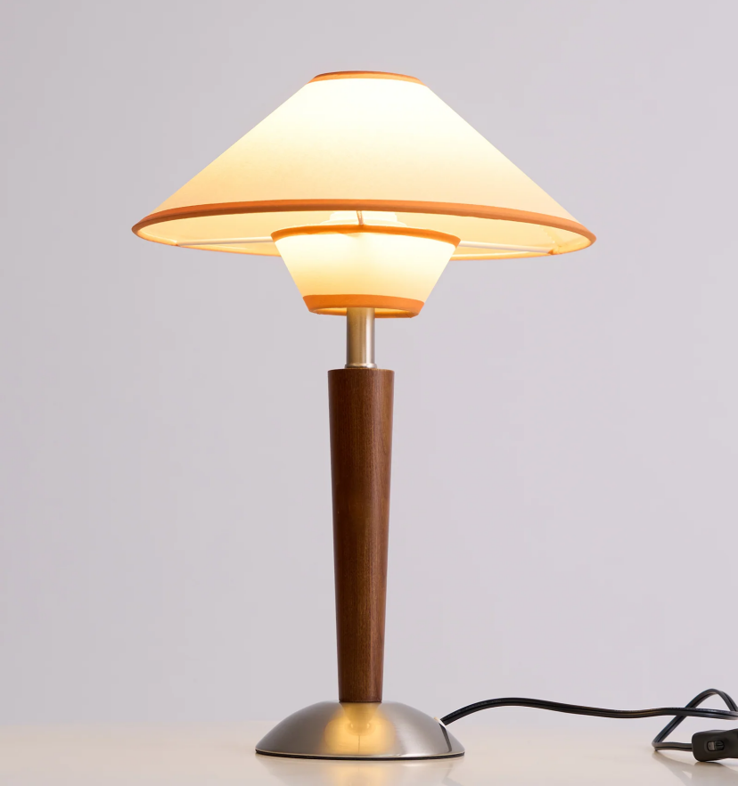 Talonwood Table Lamp - Yiarolight