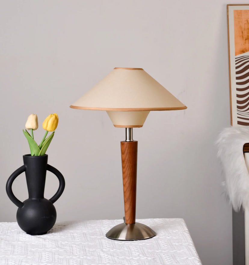 Talonwood Table Lamp - Yiarolight