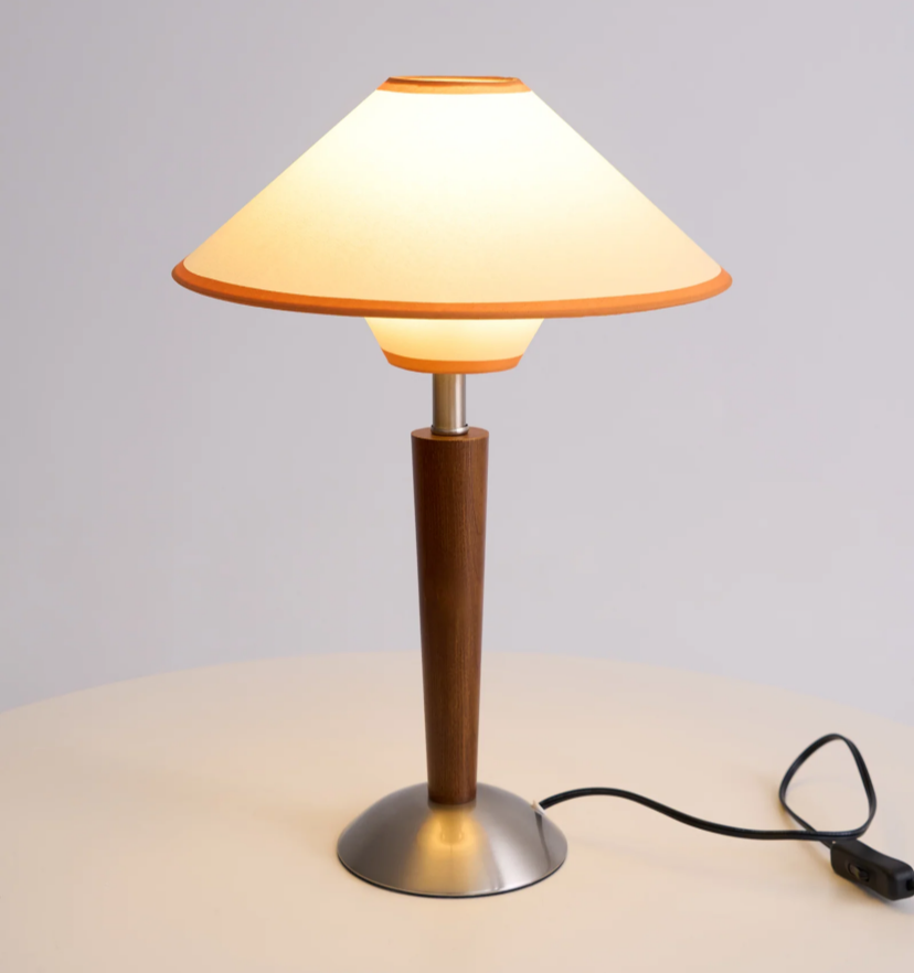 Talonwood Table Lamp - Yiarolight