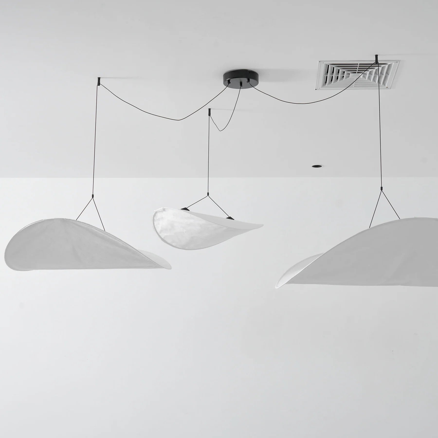 Tense Tyvek Pendant Lamp - Yiarolight