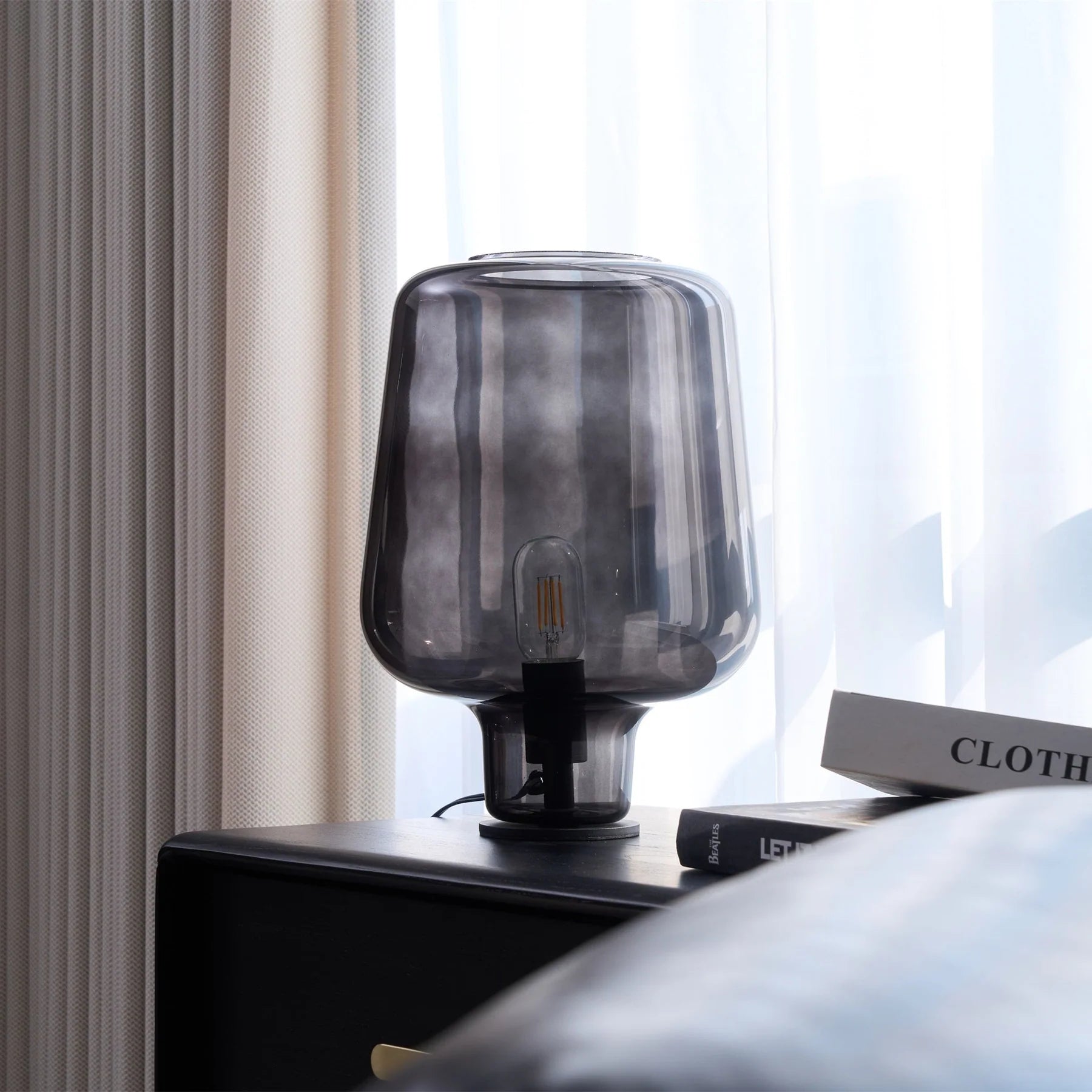 Teutonic Glass Table Lamp - Yiarolight