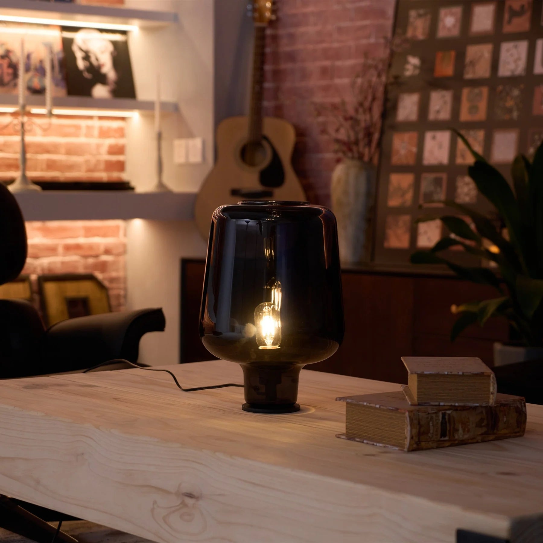Teutonic Glass Table Lamp - Yiarolight